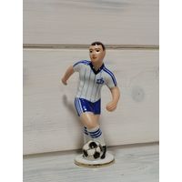 Фарфоровая статуэтка "Футболист" Вербилки.