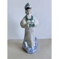 СТАТУЭТКА ФАРФОРОВАЯ "ХОЗЯЙКА МЕДНОЙ ГОРЫ".  25*10*9 СМ. СЫСЕРТЬ. СМ.ФОТО И ОПИСАНИЕ.