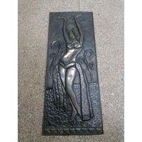 Чеканка девушка, танцовщица