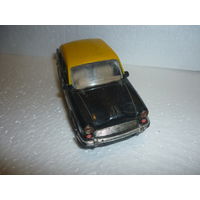 Модель авто Hindustan Ambassador. Старый Китай. масштаб 1:32.