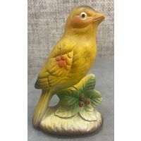 Керамическая статуэтка Щегол на ветке. Германия. Высота 10 см.