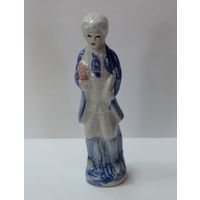 Статуэтка фарфоровая "Юноша" 80-90-е годы Европа. Высота 16 см.