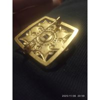 Брошь, бижутерия. Жёлтого металла, есть 2 клейма, плохо читается.