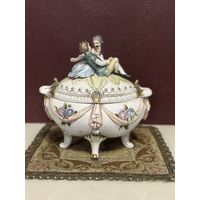 Очень красивая шкатулка, большая, Европа, много лотов с рубля