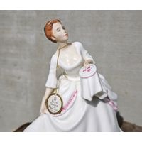 Royal Doulton вышивальщица статуэтка