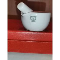 Фарфоровая ступка с пестиком небольшого размера, б/у, клейма, без сколов и трещин.