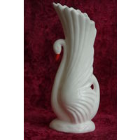 Ваза фарфоровая  " Лебедь  "  20,5 см  ( целая )