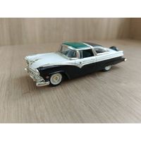 1/43 Yat Ming Ford Fairlane Crown Victoria