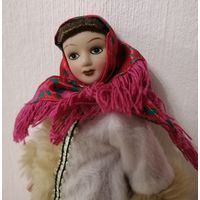 Куколка фарфоровая