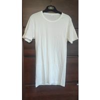 Майки белые хлопок, новые на 42-46 размер. 5 штук.  Хлопок, хорошего качества.  4 штуки в рубчик (полоску), 1 штука без полоски.  Замеры ПОгруди 40 см, отлично тянется. Длина 75 см. Цена указана за шт