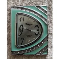 Кварцевые женские редкие  часы бренда Xinge (модель X-084) авангардного дизайна.