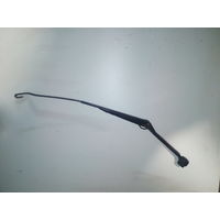 Щеткодержатель правый Mazda 323 BG