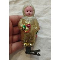 Ёлочная игрушка мальчик с погремушкой