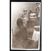 Фото из СССР. Сценка у телевизора. 10х16 см.