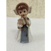 Статуэтка фарфоровая девочка Монахиня с Библией. Германия