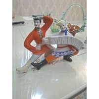 Статуэтка фарфор