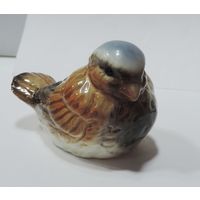 Статуэтка фарфоровая "Птичка" фирмы "Goebel". Германия. Высота 4.5 см. Маленький скольчик снизу хвоста.