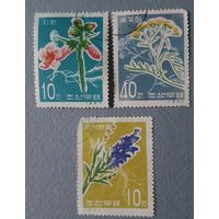 КНДР цветы 3шт