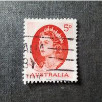 Марка Австралия 1963 год Королева