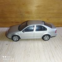 VOLKSWAGEN BORA LIMOUSINE 1998.1/43.