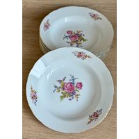 Тарелки. Набор столовых тарелок.