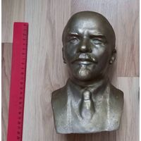 Бюст В.И.Ленина. Скульптор Н.Теплов