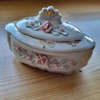 Шкатулка фарфоровая