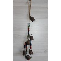 Металлические, ветряные колокольчики с пластиковыми бусинами.