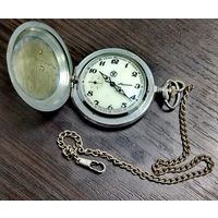 Часы механические карманные Молния советского производства