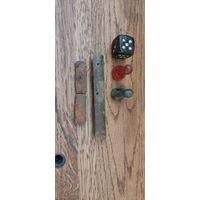 Кубик и игральные фишки, планки с немецких позиций вмв.