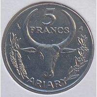Мадагаскар 5 франков 1996 г. В холдере