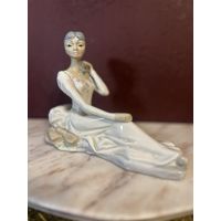 Очень красивая статуэтка, фарфор, Европа, клеймо, много лотов с рубля
