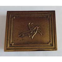 Бронзовая шкатулка "Голуби" 60-70-е годы. Размер 8-8.7 см. Высота 3 см.