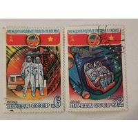 Две марки из серии Полет в космос шестого международного экипажа (СССР-СРВ) - Космонавты В.Горбатко и Фам Туан у трапа и Спускаемый модуль