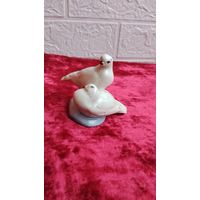 КОЛЛЕКЦИОННАЯ ФАРФОРОВАЯ СТАТУЭТКА ГОЛУБИ МФФЗ МИНСК СССР РАННЯЯ ОРИГИНАЛ . Распродажа Коллекции ! Экспресс  Аукцион  с рубля без МПЦ и прочего .Много лотов в продаже .