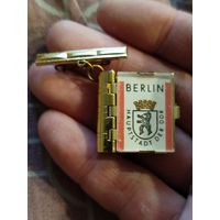 Значок книжка,Берлин,с рубля