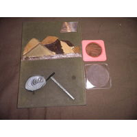 Папка Благодарность от коллектива Карамкенской ГРЭ(геолого развед.экспедиция) 1979 г. и медаль настольная 50-лет ЦНИГРИ.С рубля.