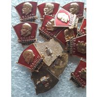 Значки Ударник ВЛКСМ СССР (13 шт.)