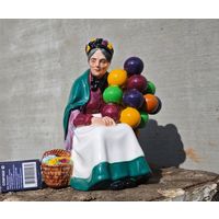 Royal Doulton   статуэтка торговка шарами
