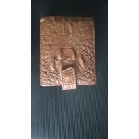 Портмоне из кожи крокодила.