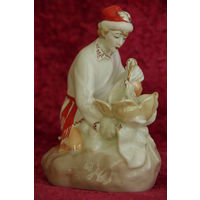Статуэтка фарфоров  "Иван царевич и царевна лягушка  "  МФФЗ    ( целая )