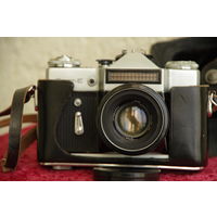 Фотоаппарат " Зенит Е  " с  Гелиос 44  ( все работает )