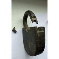 Замок бронзовый старый