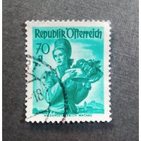 Марки Австрия 1949 год Национальный костюм