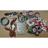 Лот советской бижутерии и не только.