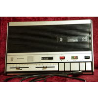 Кассетный магнитофон  " GRUNDIG  c 420 automatic "    все работает