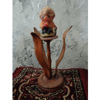 Подсвечник со свечей