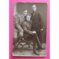 Фото "Офицер с семьей", 1930 г.