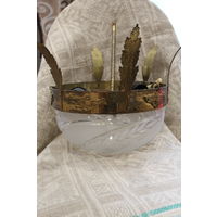 Шикарная люстра но с повреждениями