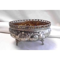 Конфетница Орешница